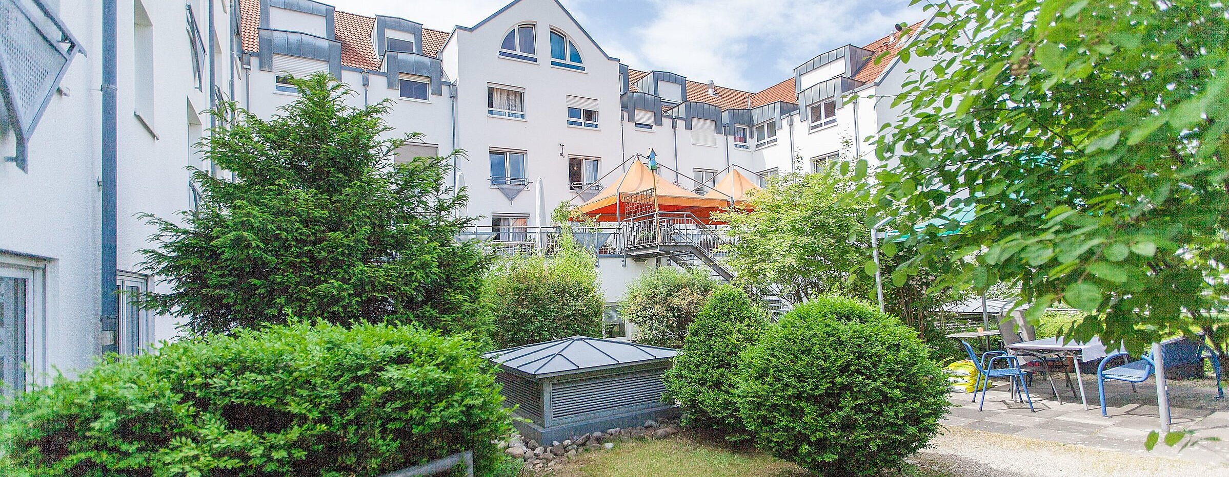 Ansicht Grüner Innenhof des Pflegeheims Karlshof